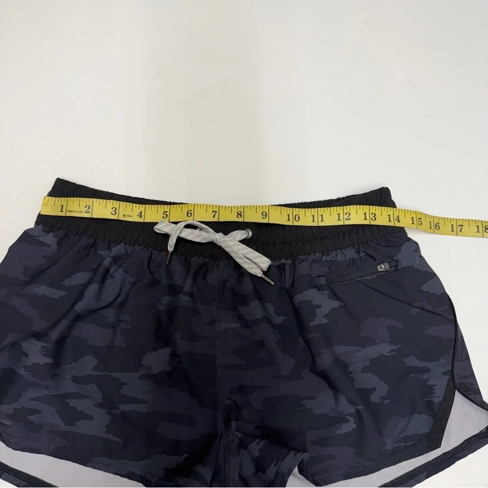 Vuori Women's Dark Camo Athletic Shorts sz medium